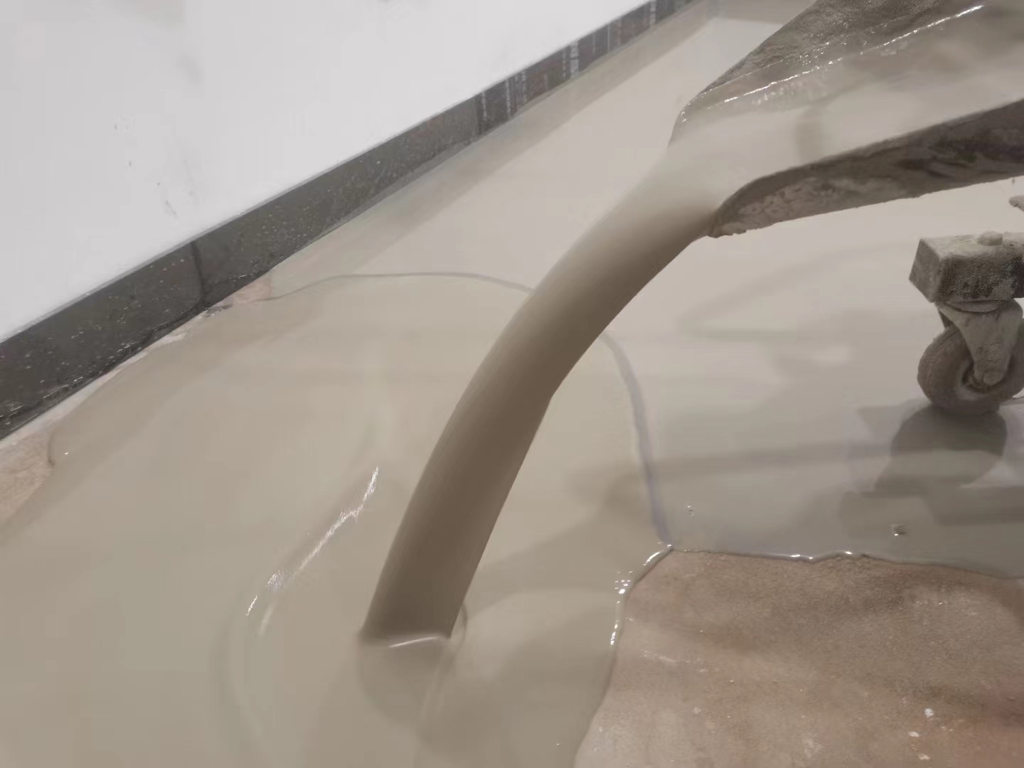 石膏基-自流平砂漿