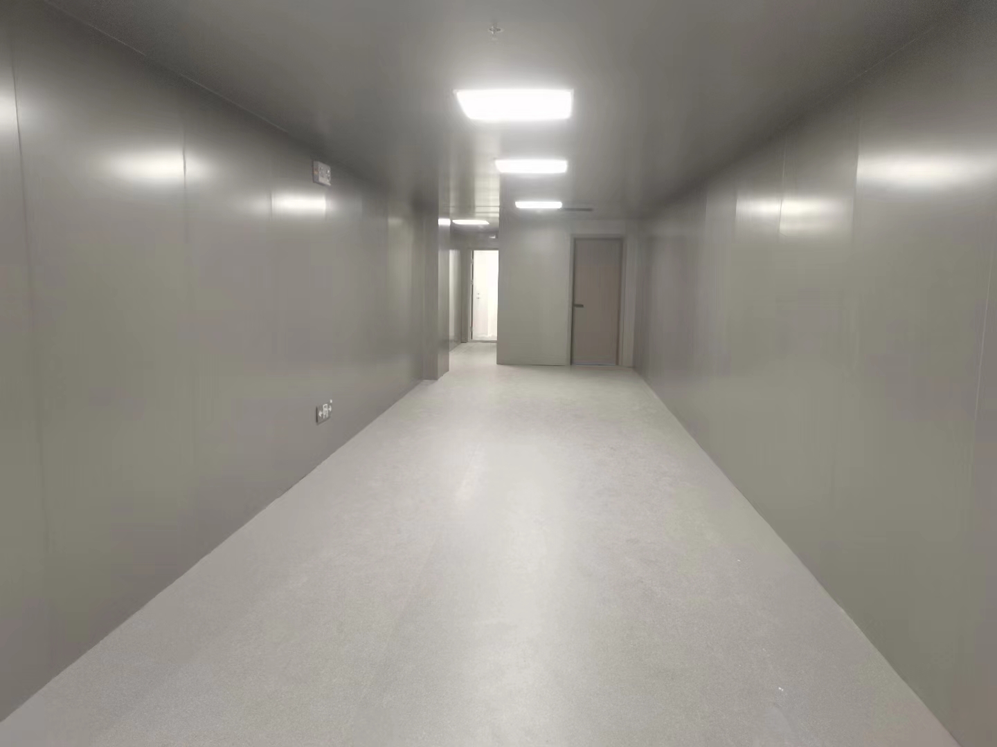 遼寧電視臺（自流平+塑膠地板）